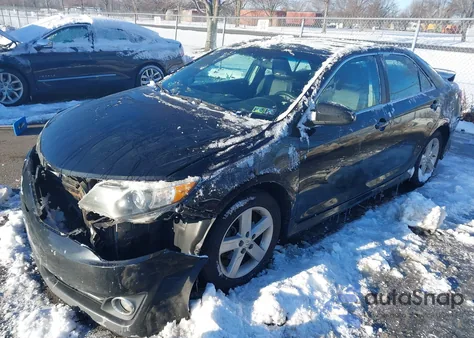 2013 Toyota Camry Se z USA, uszkodzony, nr VIN 4T1BF1FK7DU230666